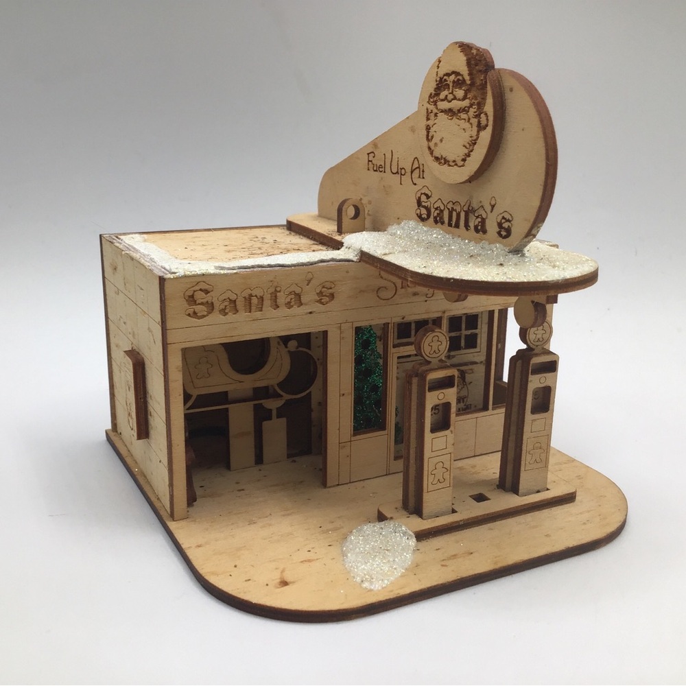 2013 Ginger Cottages“Santa's Sleigh Station” Christmas Tree Ornament Made In USA